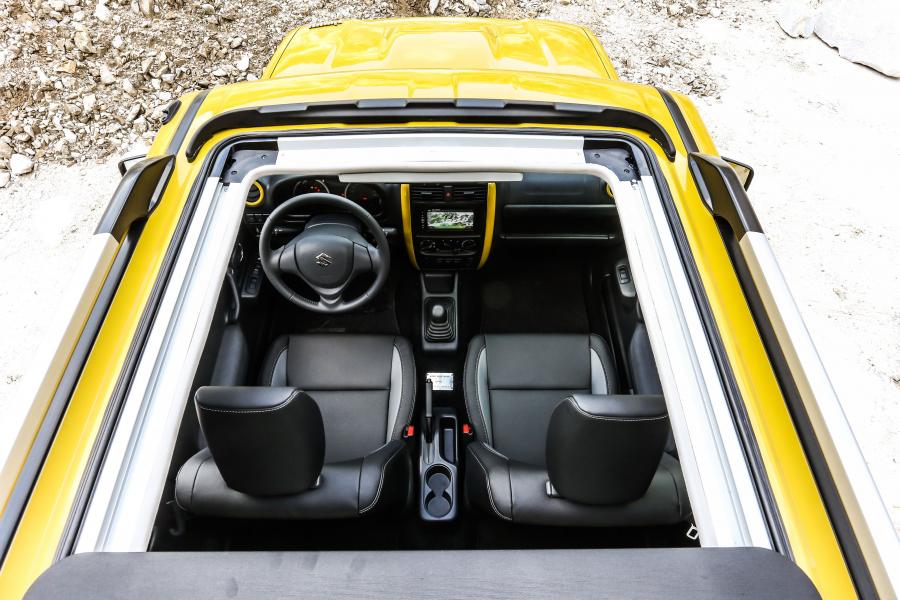 Интерьер Suzuki Jimny Shinsei 2016 года  (фото 9 из 32)